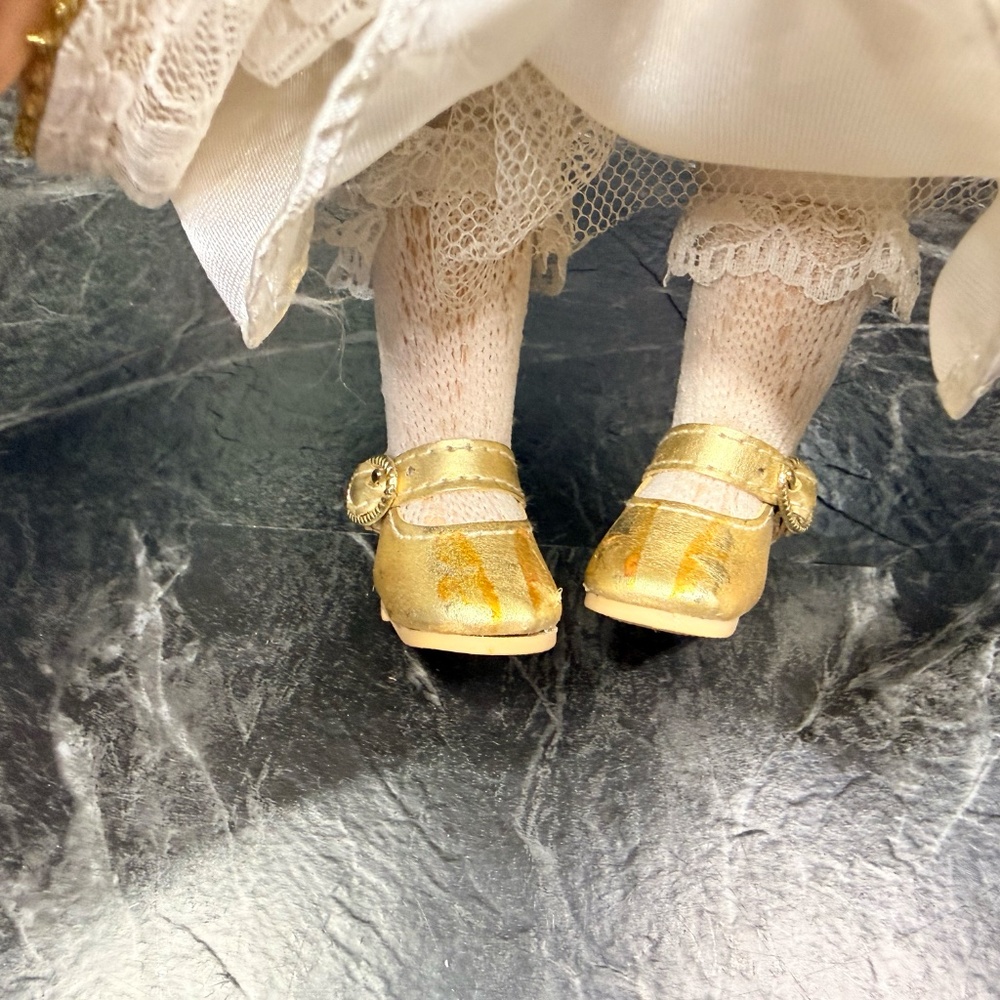 COLLECTOR’S CHOICE Porcelain Collectible Musical Doll - Picture 12 of 16